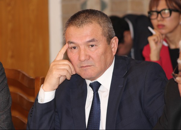 Во многих селах дороги остались без присмотра, но мы не можем все взять на баланс, - министр транспорта Ж.Калилов &mdash; Tazabek