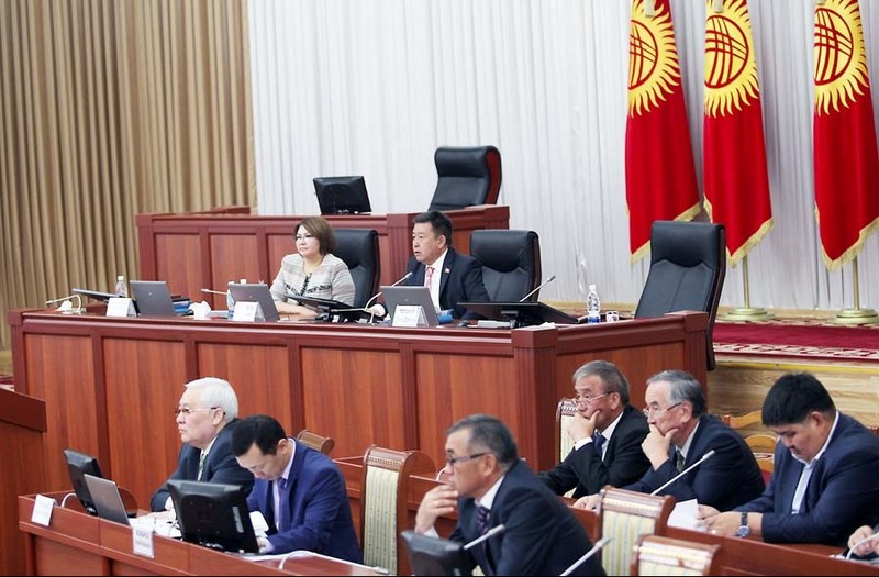 Депутатская комиссия по И.Чудинову и А.Жапарову продлила срок работы до января &mdash; Tazabek