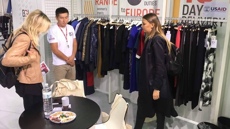 Швейные предприятия представили свою продукцию на выставке в Париже (фото) &mdash; Tazabek