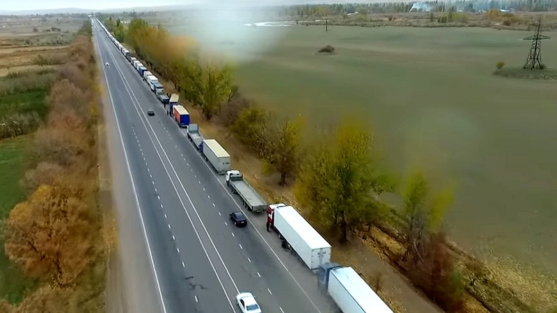 Кыргызстан на официальном уровне намерен отказаться от помощи Казахстана в $100 млн &mdash; Tazabek