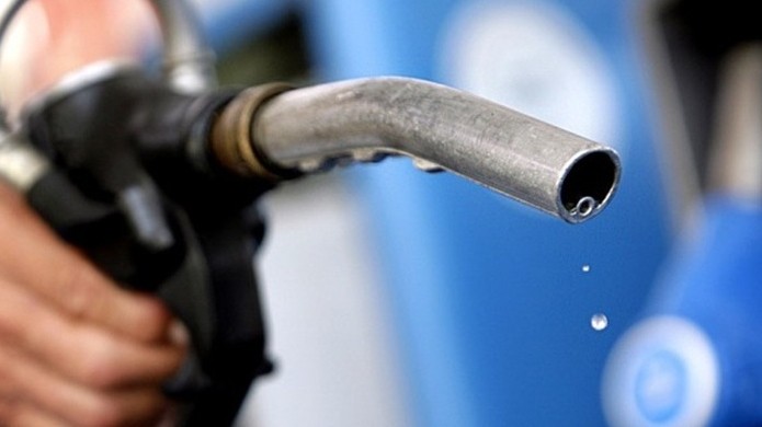 Депутат возмущается, что правительство задерживает рассмотрение законопроекта о запрете ввоза в КР с 2019 года ГСМ ниже стандарта К5 &mdash; Tazabek