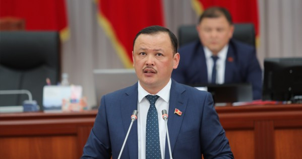 Глава депутатской комиссии по ТЭЦ Бишкека У.Примов назвал фамилии лиц, которые подписывали документы по проекту &laquo;Модернизация ТЭЦ Бишкека&raquo; &mdash; Tazabek