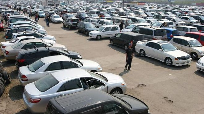 Депутат &ndash; ГАООСиЛХ: Вы должны вносить предложения, налогом или чем-то ограничивать ввоз старых авто в Кыргызстан &mdash; Tazabek