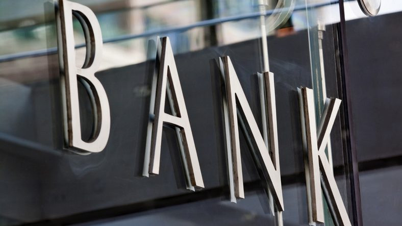 Какой кыргызстанский комбанк закрыл собственный филиал? (данные по банкам) &mdash; Tazabek