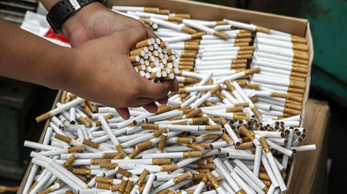 ГСБЭП: Задержан автобус, перевозивший контрабандой 75 коробок сигарет. Ущерб мог составить более 1 млн сомов (видео) &mdash; Tazabek