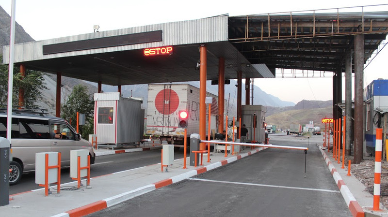 Электронный шлагбаум на посту &laquo;Кара-Куль&raquo; автодороги Бишкек&mdash;Ош начал работать в тестовом режиме &mdash; Tazabek