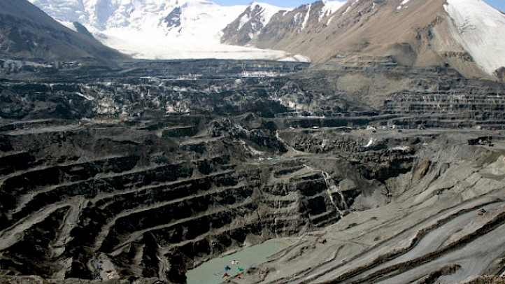 Работники Кумтора требуют повысить зарплату на 50%, - глава ЦК Горно-металлургического профсоюза Э.Таджибаев &mdash; Tazabek