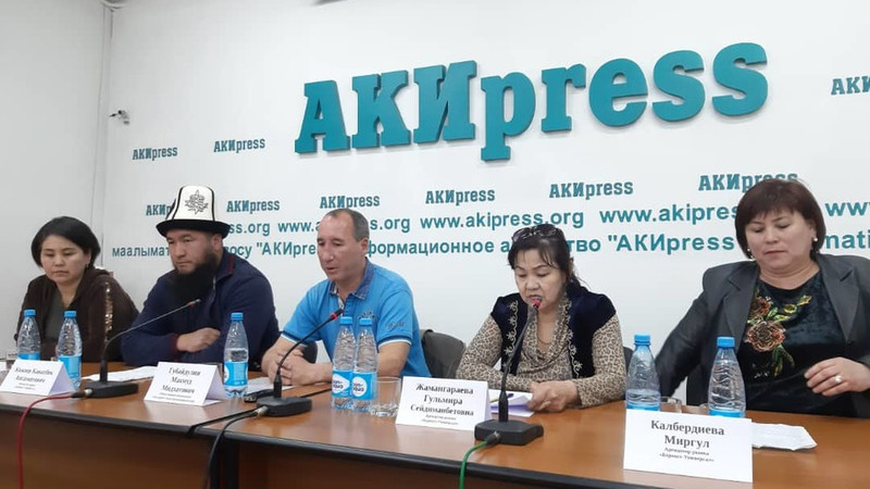 Руководство рынка ЗАО &laquo;Берекет-Универсал&raquo; рейдерством захватывает рыночные места 1500 арендаторов с целью перепродажи, - арендаторы &mdash; Tazabek