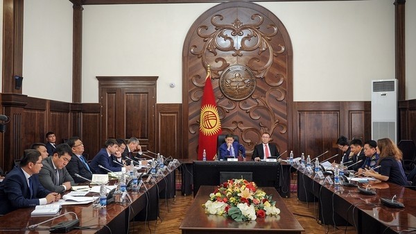 Бүгүнкү күндө өлкө боюнча 420 мектеп куруу жана 200 мектепке оңдоо иштерин жүргүзүү муктаждыгы бар