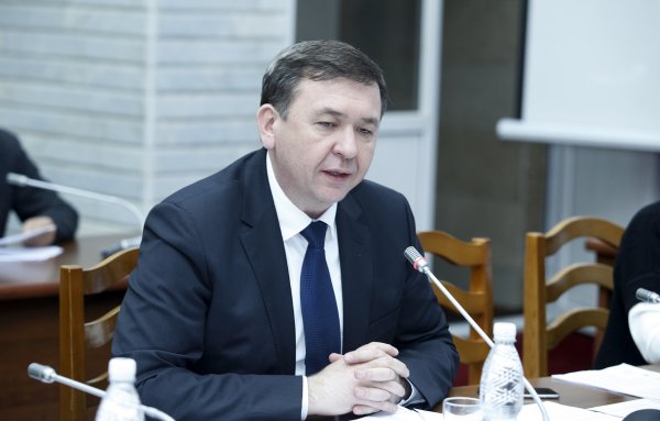 Депутат А.Арапбаев призвал коллег не стесняясь говорить о лобби &mdash; Tazabek