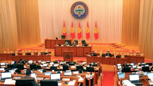 Депутаты СДПК не пропустили предложенные А.Шадиевым и У.Примовым поправки в Бюджетный кодекс &mdash; Tazabek