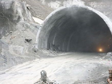 На сегодня с южного портала тоннеля на альтернативной дороге Север&mdash;Юг выемка завершена на 208 м, с северного &mdash; 270 м &mdash; Tazabek