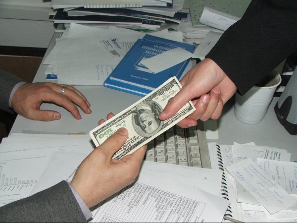 ТОП-18 задержаний года за взятку: Кто лидер среди экономических ведомств? &mdash; Tazabek