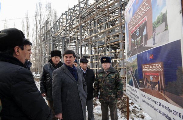 Сметная стоимость КПП в селе Кен-Булун составляет 29,9 млн сомов, а в городе Токмок &mdash; 29,6 млн сомов, - правительство &mdash; Tazabek