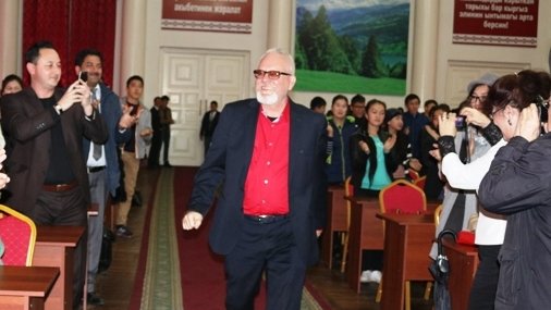В ОшГУ состоялось творческая встреча ученого и поэта Георгия Белова