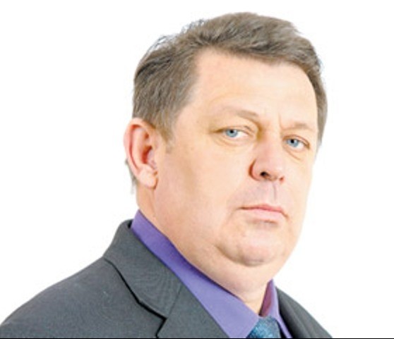 Вы уходите от ответа, как чиновник, вы просто красавчик, - депутат БГК начальнику отдела &laquo;Бишкектеплоэнерго&raquo; о процентах домкома за количество прописанных &mdash; Tazabek