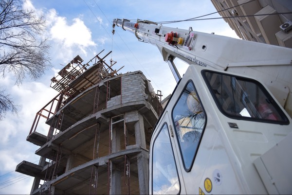 В ЖК внесли законопроект о вводе поэтапного проектирования и уголовной ответственности в отношении экспертов по зданиям и сооружениям &mdash; Tazabek