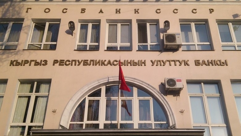 НБКР второй раз за неделю вышел с интервенцией, продав $3,1 млн &mdash; Tazabek