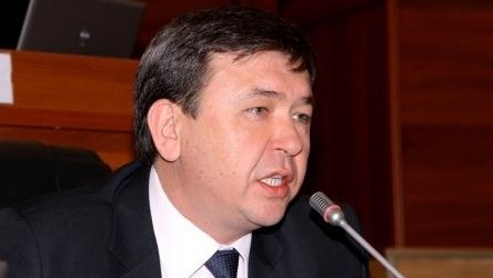 Вежливые и добрые мальчики в энергосистеме хотят услужить всем, но они приводят к кризису, - депутат А.Арапбаев &mdash; Tazabek