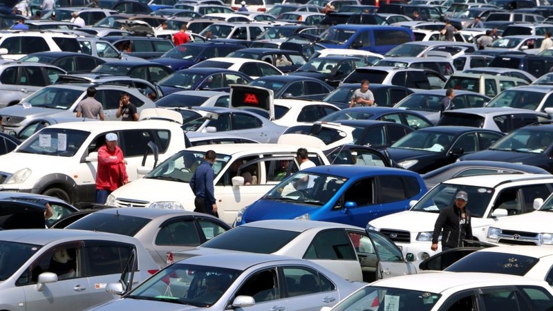 В Кыргызстане надо создать условия, чтобы люди захотели перейти на леворульные авто, - общественный деятель о запрете праворульных авто &mdash; Tazabek