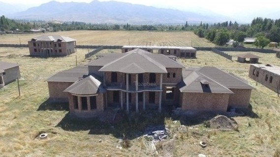 Депутат поинтересовался, что стало с VIP-городком в &laquo;Ала-Арче&raquo;, принадлежавшим М.Бакиеву &mdash; Tazabek