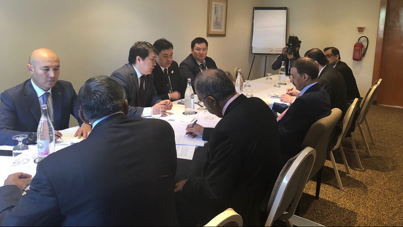 Представители КР и ИБР обсудили возможность открытия офиса банка в Бишкеке &mdash; Tazabek