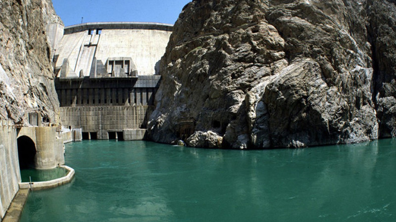 Депутат: Говорят, поставленное китайской компанией оборудование на Токтогульской ГЭС гарантийный срок не выдержало &mdash; Tazabek