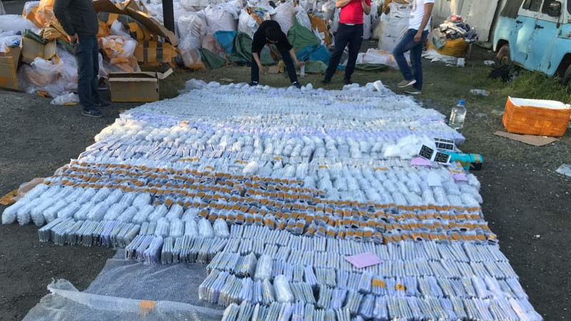 Видео &mdash; Контрабанда мобильных телефонов на 30 млн сомов &mdash; Tazabek