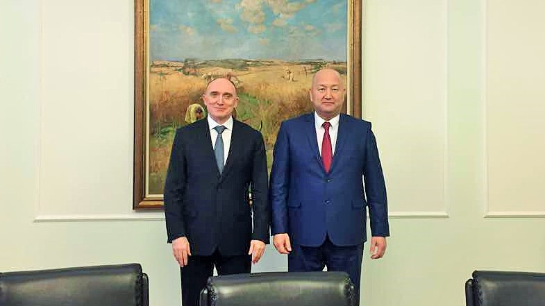 Вице-премьер Ж.Разаков уверил губернатора Челябинской области  Б.Дубровского, что КР способна удовлетворить отдельные экономические  потребности регионов РФ &mdash; Tazabek