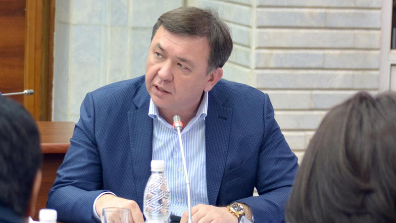 Депутат: У нас было два министра в ЕЭК, мы несколько лет пытались их вызвать сюда и услышать чем занимаются вообще &ndash; один в розыске непонятно где &mdash; Tazabek