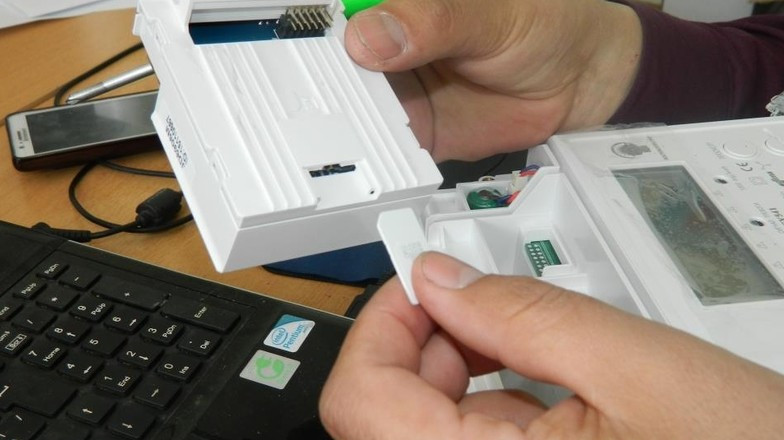 Депутат Б.Турусбеков &ndash; главе Госкомпромэнерго Э.Осмонбетову: Почему так медленно устанавливались &laquo;умные&raquo; счетчики? &mdash; Tazabek