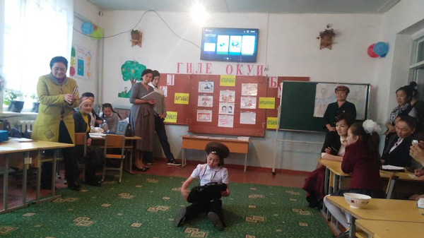 Ала-Букадагы «Айры-Там» мектебинин окуучулары ата-энелери менен Ч.Айтматовдун чыгармаларын окушту