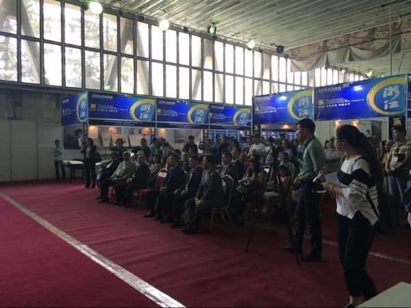 Фоторепортаж &mdash; В Бишкеке стартовала выставка-ярмарка экспортной продукции провинции Чжэцзян КНР &mdash; Tazabek