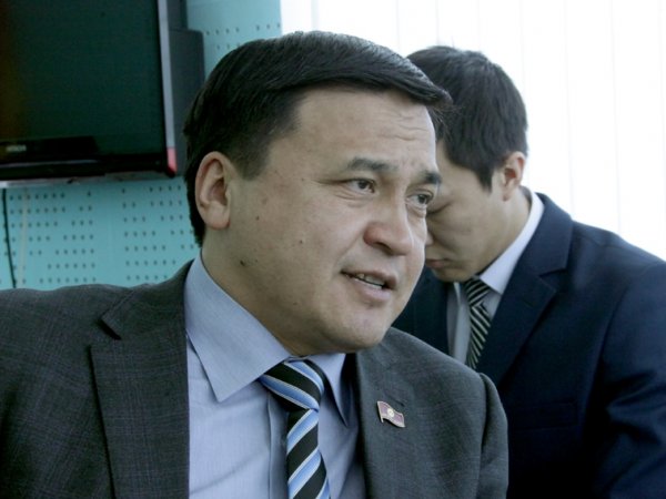 Депутат К.Иманалиев потребовал уволить членов правительства, по вине которых КР упустила шанс назначить своего представителя главой департамента ЕЭК агропромышленной политики — Tazabek