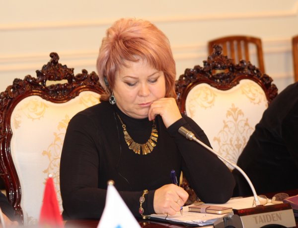 Депутат И.Карамушкина: Почему без нашего разрешения рассылая SMS, сотовые операторы забирают деньги? &mdash; Tazabek