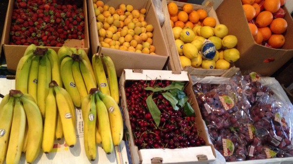 Фото &mdash; Фрукты и овощи рынка &laquo;Дыйкан&raquo;: Баклажаны и чеснок в дефиците, картофель подорожал, а огурцы подешевеют (цены) &mdash; Tazabek