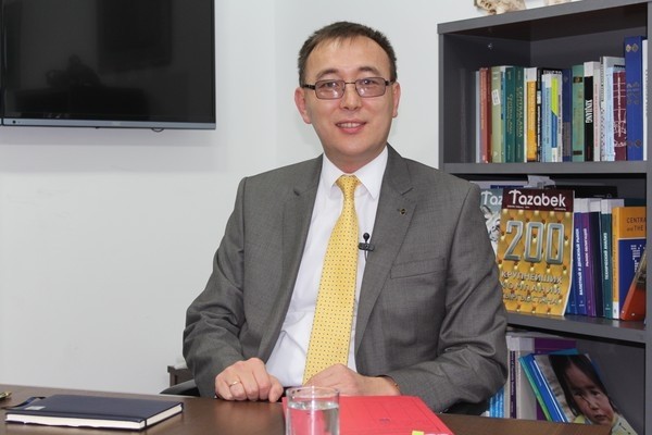 Глава НБКР Т.Абдыгулов рассказал, как ему живется на его зарплату &mdash; Tazabek