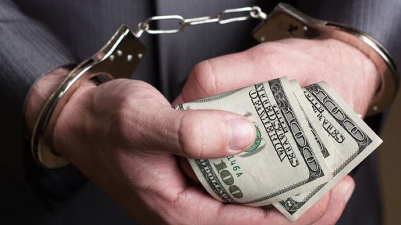 Видео &mdash; Обвиняемый в вымогательстве взятки в $2 тыс. налоговик водворен в СИЗО, - ГСБЭП &mdash; Tazabek