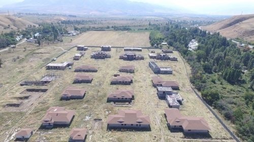 Депутат о продаже 48 VIP-коттеджей возле госрезиденции &laquo;Ала-Арча&raquo;: Специально тянули, чтобы снизить цену &mdash; Tazabek