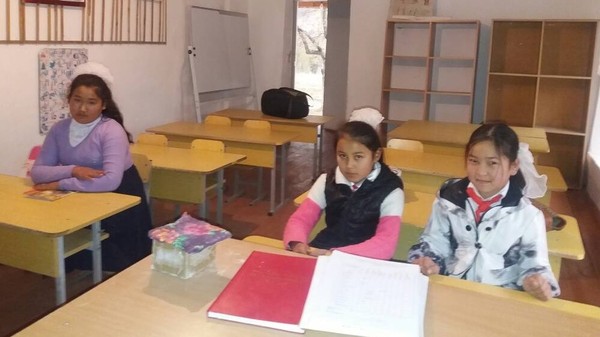 В селах возле ореховых лесов Арсланбоба из-за сезона сбора урожая снизилась посещаемость в школах