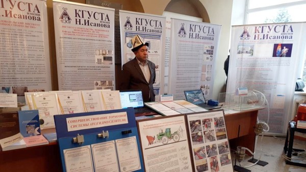 В Академии наук проходит выставка достижений в сфере науки и инноваций (фото)