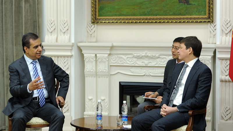 Премьер С.Исаков и глава компании  Air Arabia обсудили инвестиции в сферу авиации &mdash; Tazabek