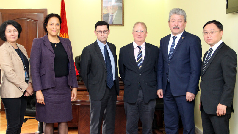 Министр финансов А.Касымалиев встретился с исполнительными директорами Азиатского банка развития &mdash; Tazabek