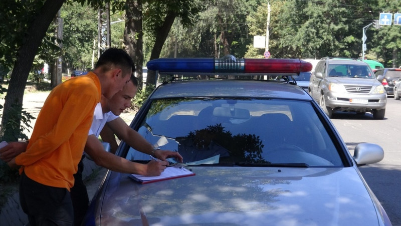 В Кыргызстане начались рейды по выявлению неплательщиков налога на транспорт &mdash; Tazabek