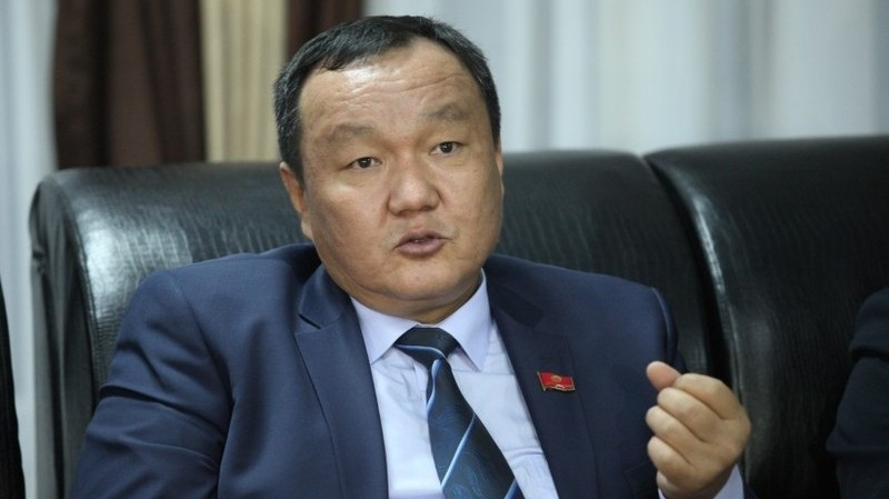 Депутат выразил недовольство отсутствием министра О.Панкратова и главы ФГИ Р.Тулебердиева на заседании Жогорку Кенеша &mdash; Tazabek