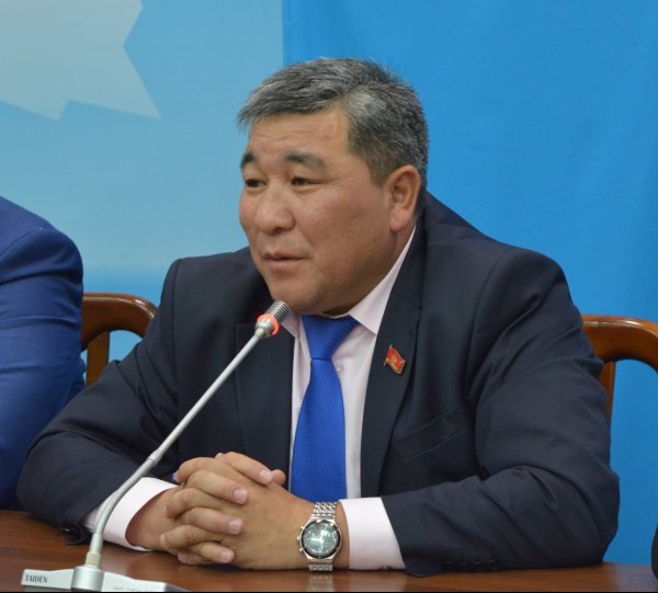 Депутат Р.Момбеков: Почему глава правления &laquo;Кыргызтелекома&raquo; имеет статус и.о. или ждете, что Э.Ешеналиев оправдается? &mdash; Tazabek
