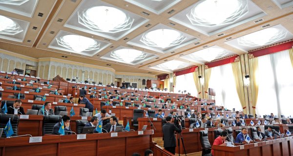 В парламенте предложили пересмотреть некоторые нормы законопроекта по рекламе на иностранных телеканалах в рамках соцпакета по цифровому телевещанию &mdash; Tazabek