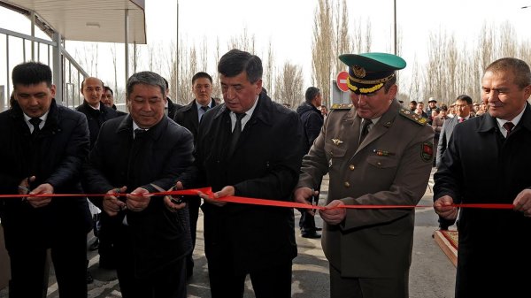 Фото &mdash; Сдан в эксплуатацию модернизированный КПП Токмок-автодорожный на границе Кыргызстана с Казахстаном &mdash; Tazabek