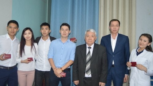 Отдельные студенты КГМА стали стипендиатами ЦК профсоюза работников здравоохранения