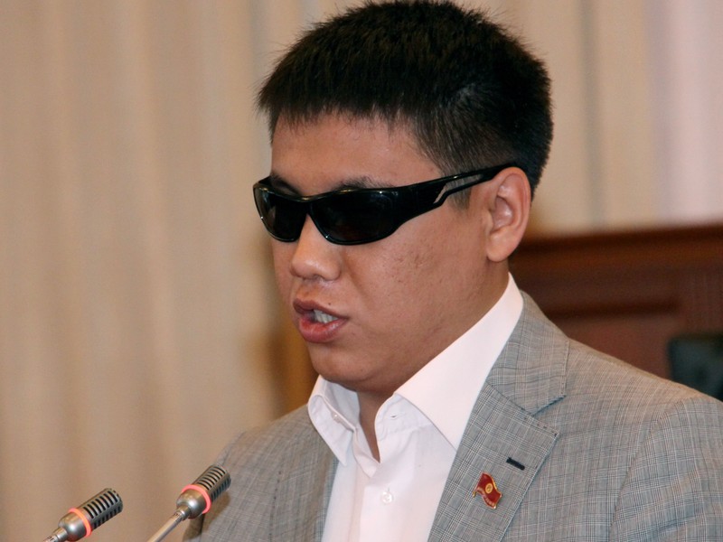 Депутат Д.Бекешев предложил перевести сделки с недвижимостью на безналичные расчеты &mdash; Tazabek